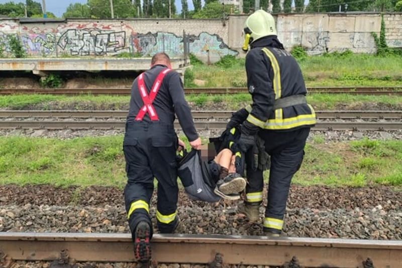 хлопчика вдарило струмом на даху вагона