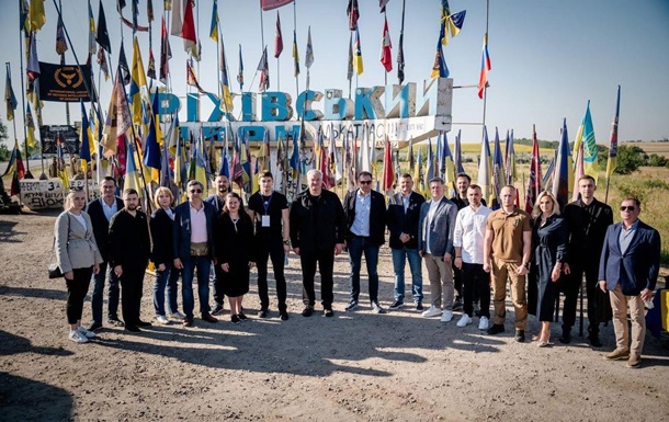 Сибіга з послами відвідав передові позиції ЗСУ