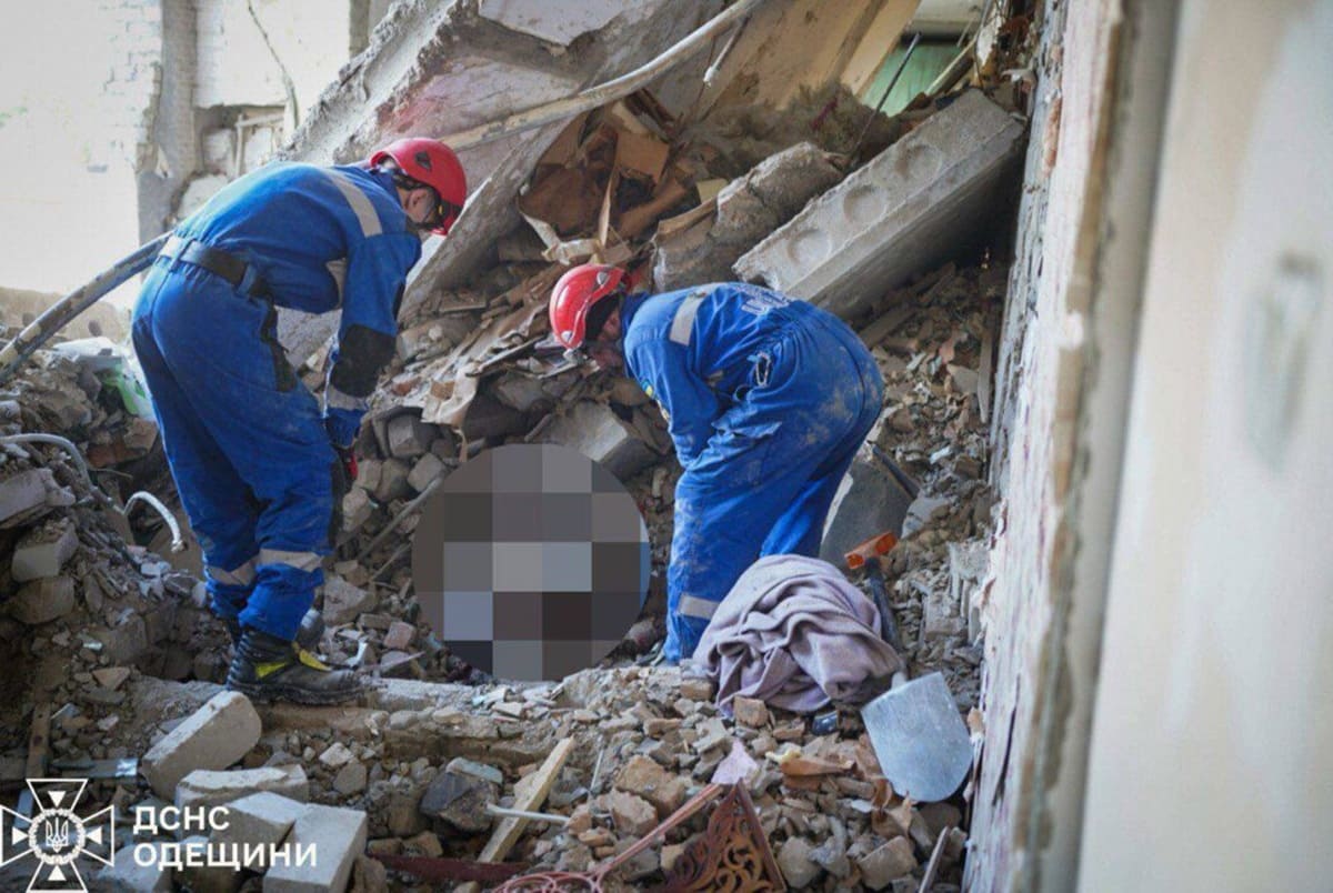 з-під завалів зруйнованого “шахедами” будинку дістали тіло чоловіка