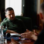 Нардеп, главы районной и городской администраций и военные Нацгвардии разоблачены на взятках, — Зеленский заслушал доклад Кривоноса и Клименко